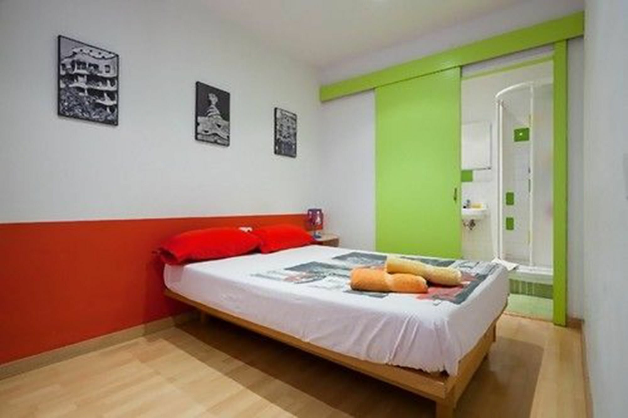 ברצלונה La Casa De Laura Nisia B&B מראה חיצוני תמונה